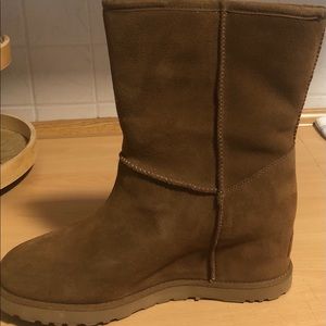 Ugg women’s W classic Femme Short, chestnut